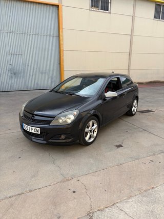 Opel Astra GTC.
