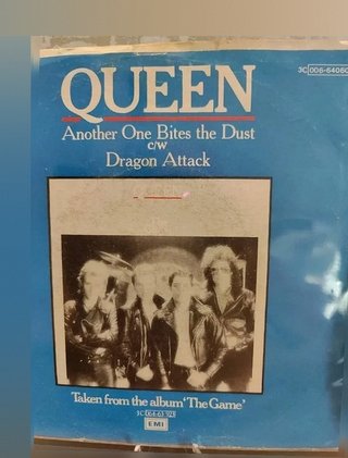 Queen - Another One Bites the Dust 45 Giri...