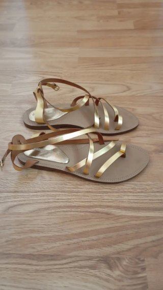 Sandalias doradas piel Stradivarius Talla 37