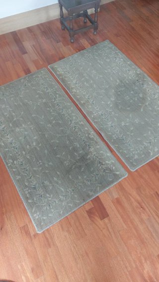 2 alfombras pie de cama