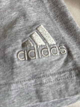 Camiseta Adidas Gris