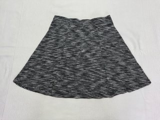 Falda skater gris y negra