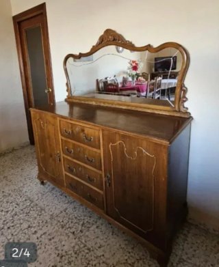 Aparador de madera con espejo