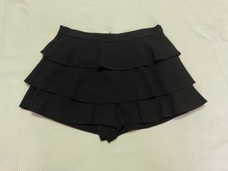 Falda pantalón negra Lefties volantes