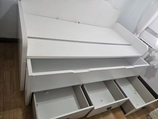 Cama doble con cajones de 90x190.