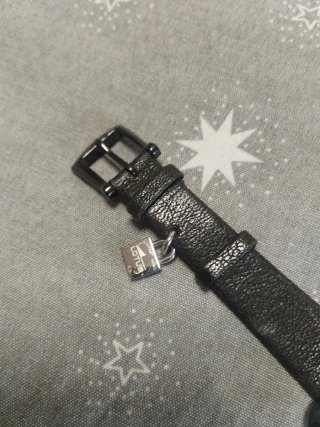 Pulsera Lotus de cuero negra