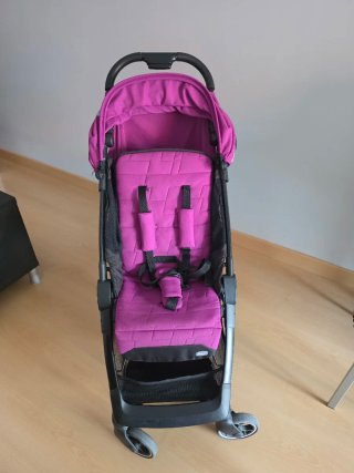 Silla de paseo compacta color fucsia