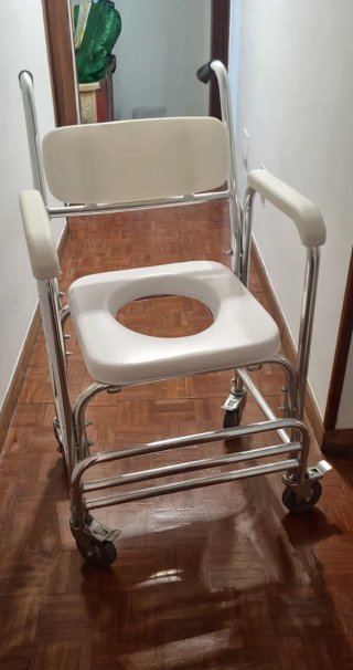 Silla de Aseo y WC con ruedas casi sin uso