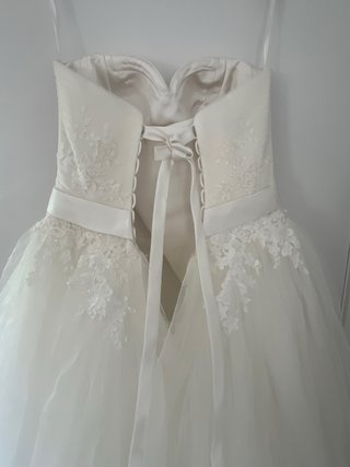 Vestido de novia con velo