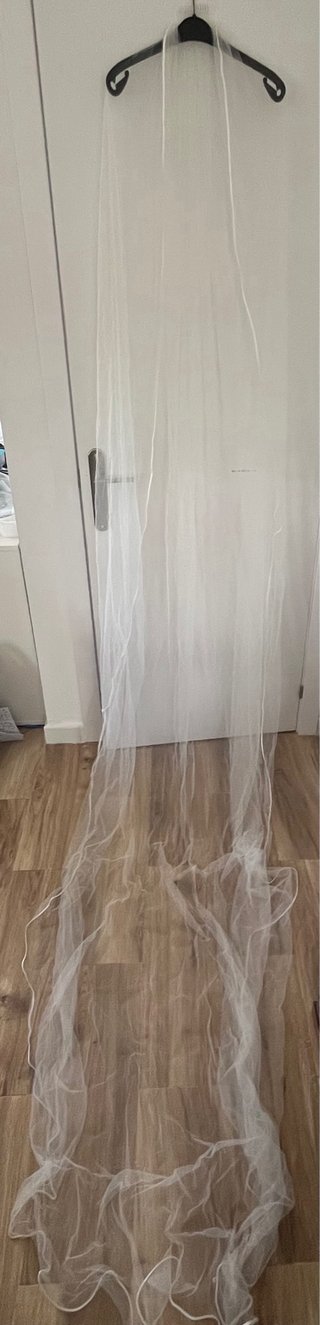 Vestido de novia con velo