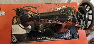 Máquina de coser Alfa antigua
