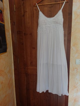 Vestido Blanco con Detalle de Encaje