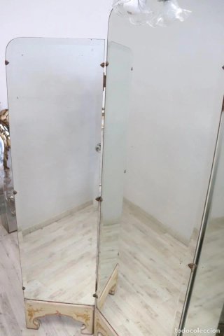 Biombo antiguo con espejos