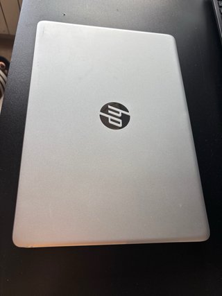 Portátil HP con placa base averiada.