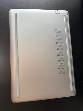 Portátil HP con placa base averiada.
