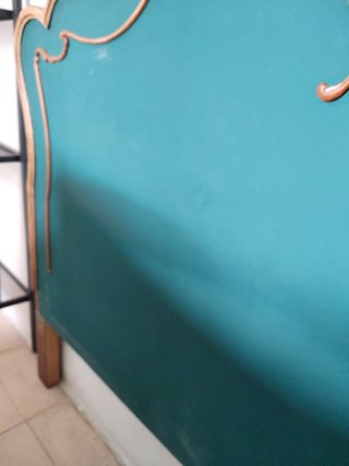 Cabecero de nogal y verde agua