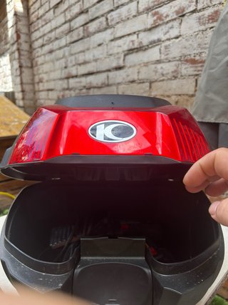 Baúl Kymco para moto con llave