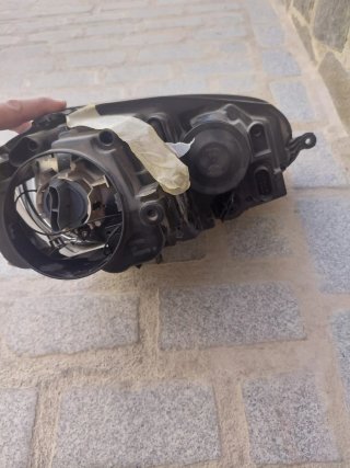 Faro delantero Volkswagen 1K6 941 005 P