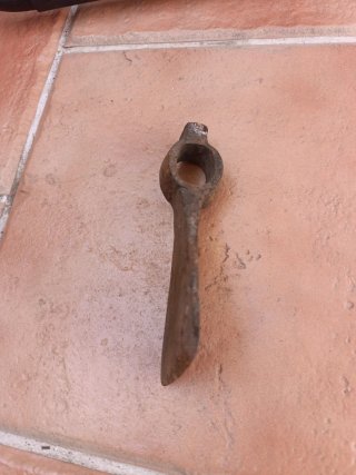 Hachuela pequeña de metal