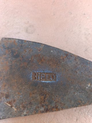Hachuela pequeña de metal