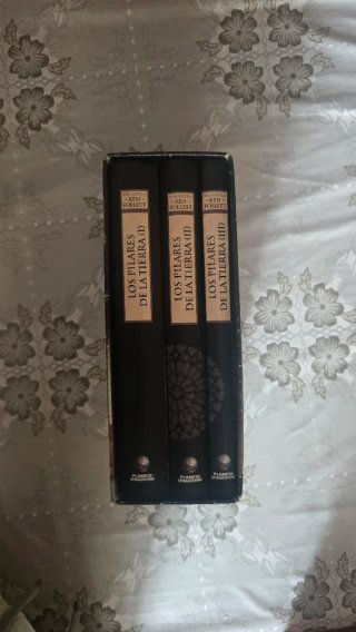 Libro Los Pilares de la Tierra Ken Follet