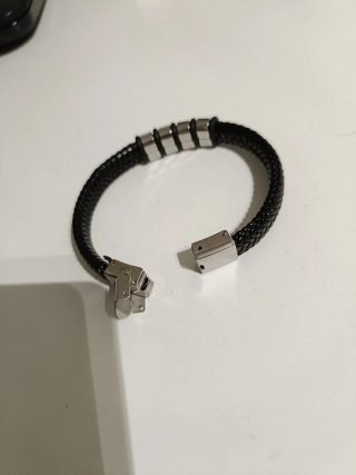 Pulsera cuero trenzado con detalles acero