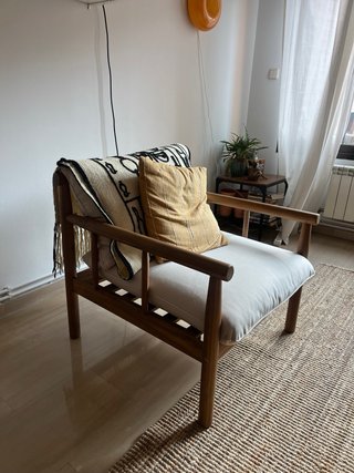 Butaca SKLUM madera y tela beige