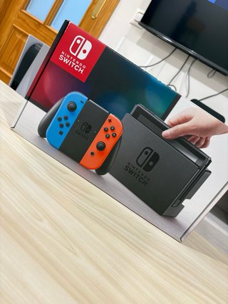 Nintendo Switch V1 + caja con accesorios y SD