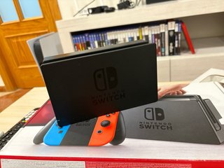 Nintendo Switch V1 + caja con accesorios y SD