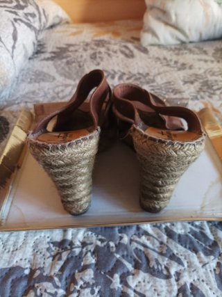 Sandalias de cuña Montane marrones
