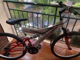 2 Bicicletas Montaña,una eléctrica(no enciende)