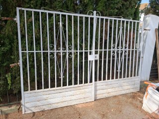 Puerta de entrada para parcela
