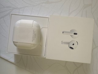 AirPods 4