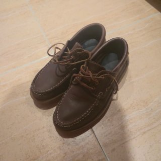 Zapatos náuticos de piel marrón