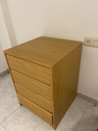 Cómoda de madera con 4 cajones