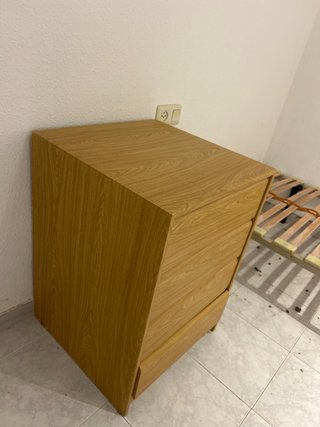 Cómoda de madera con 4 cajones