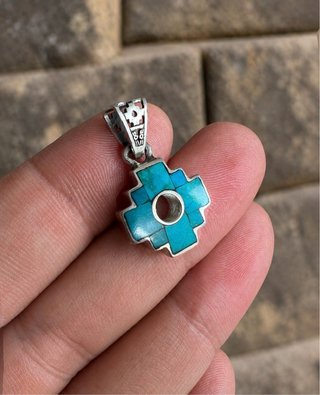 Colgante chacana de plata y turquesa