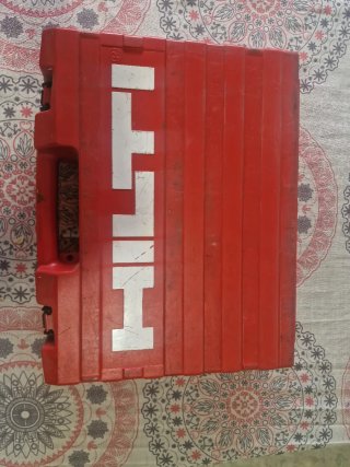 Atornillador Hilti con maletín