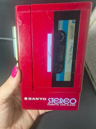 Reproductor Cassette Sanyo Stereo Rojo