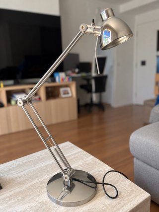 Lámpara de escritorio tipo industrial cromada