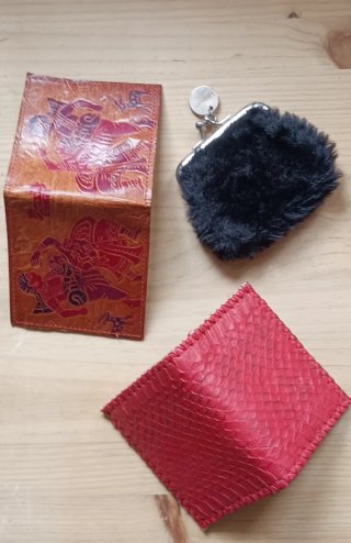 Lote 2 Carteras Piel y Monedero Peluche