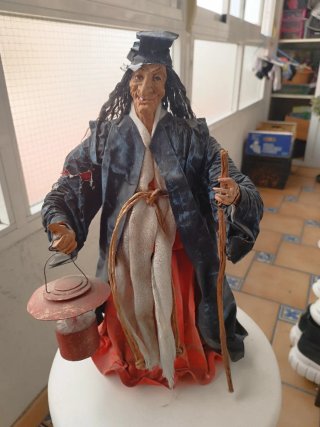 Figura Brujo con Linterna y Bastón
