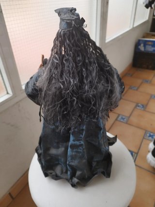 Figura Brujo con Linterna y Bastón