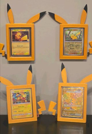 Marco Exhibición Carta Pokémon Pikachu