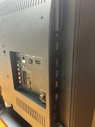 TV Toshiba 32 pulgadas (Modelo 32L4333D)
