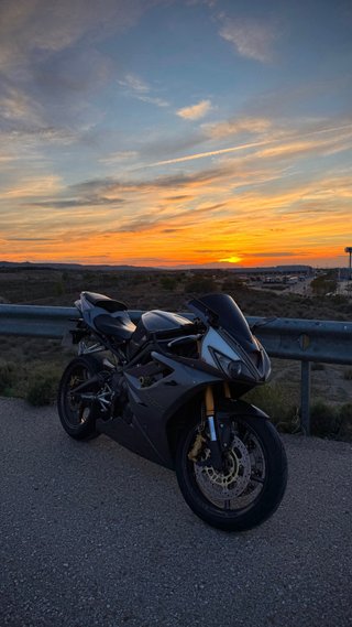 Triumph Daytona 675 Gris