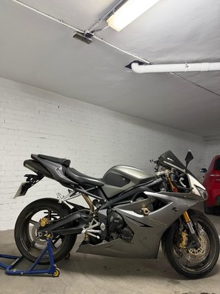 Triumph Daytona 675 Gris