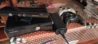 Pack Xbox 360 Slim + Kinect + 2 Mandos + 8 Juegos