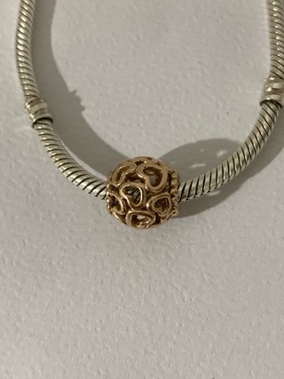 Pulsera Pandora + charm d corazones en oro rosa