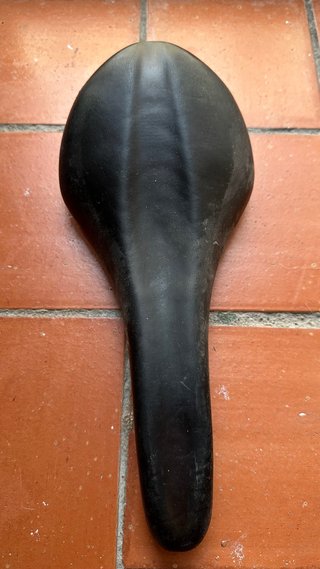 Sillín de carbono y cuero 130mm